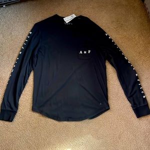 Men’s black A & F long sleeve tee with pocket nwt